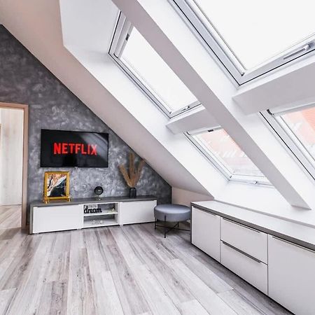 Luxury Apartment In The City Center Bratislava Buitenkant foto
