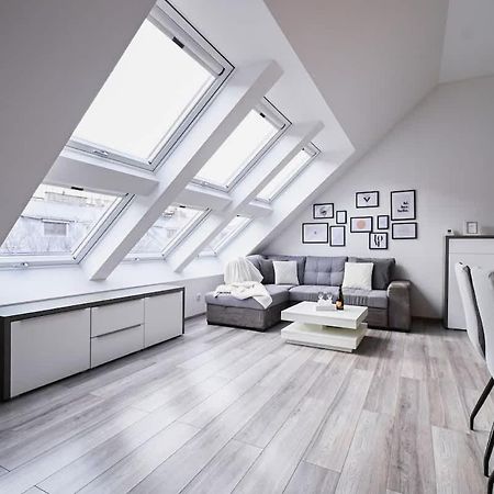 Luxury Apartment In The City Center Bratislava Buitenkant foto