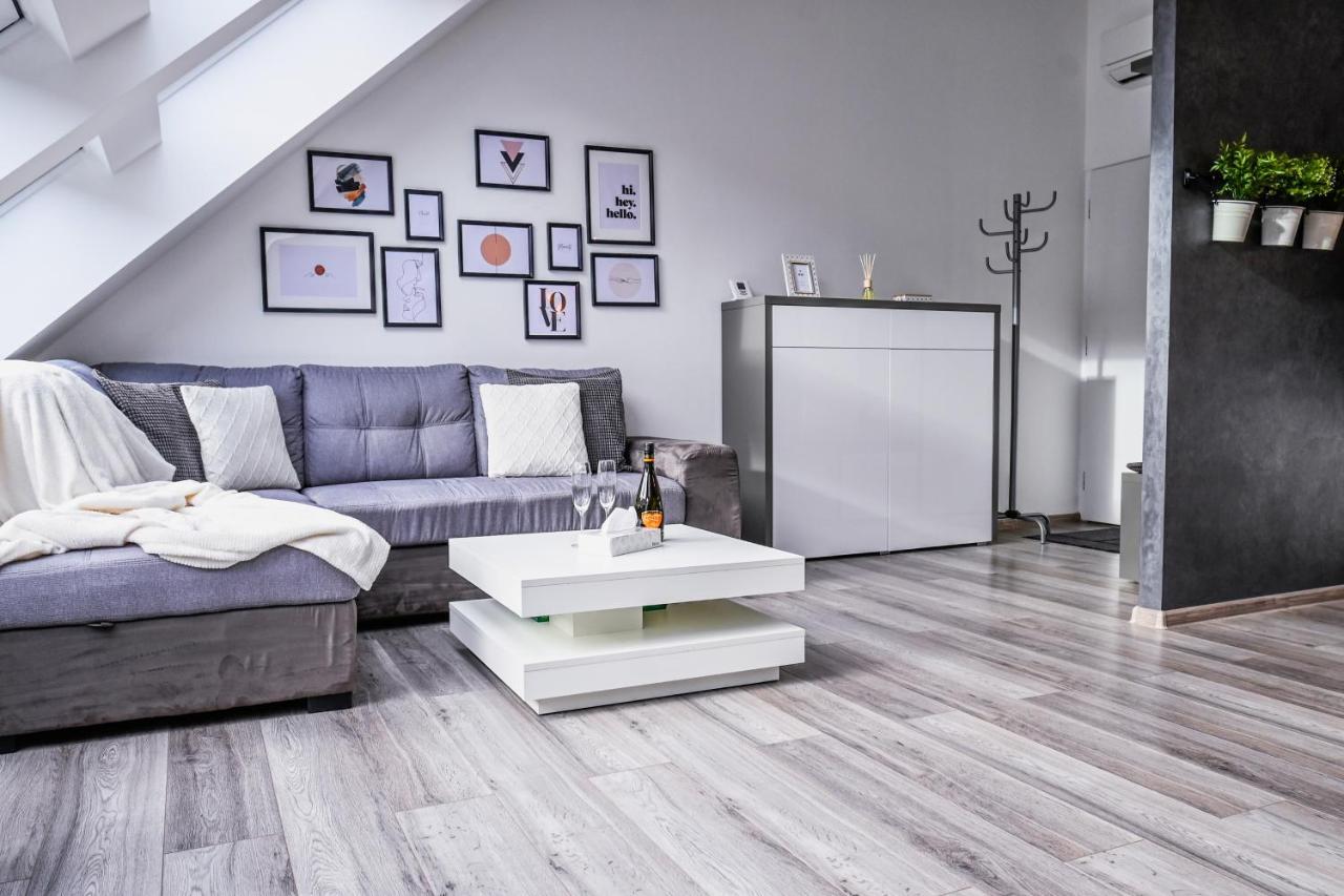 Luxury Apartment In The City Center Bratislava Buitenkant foto