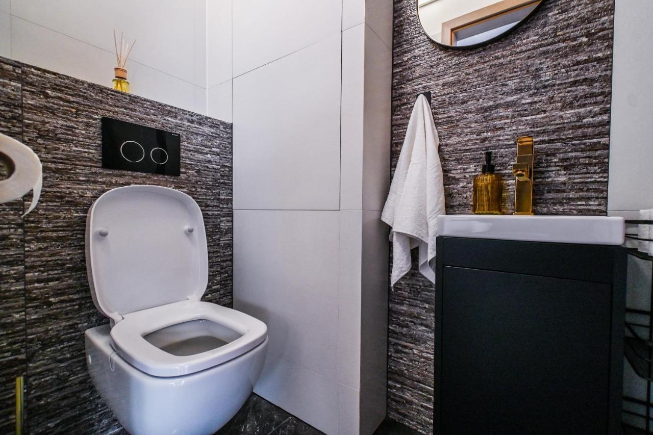 Luxury Apartment In The City Center Bratislava Buitenkant foto