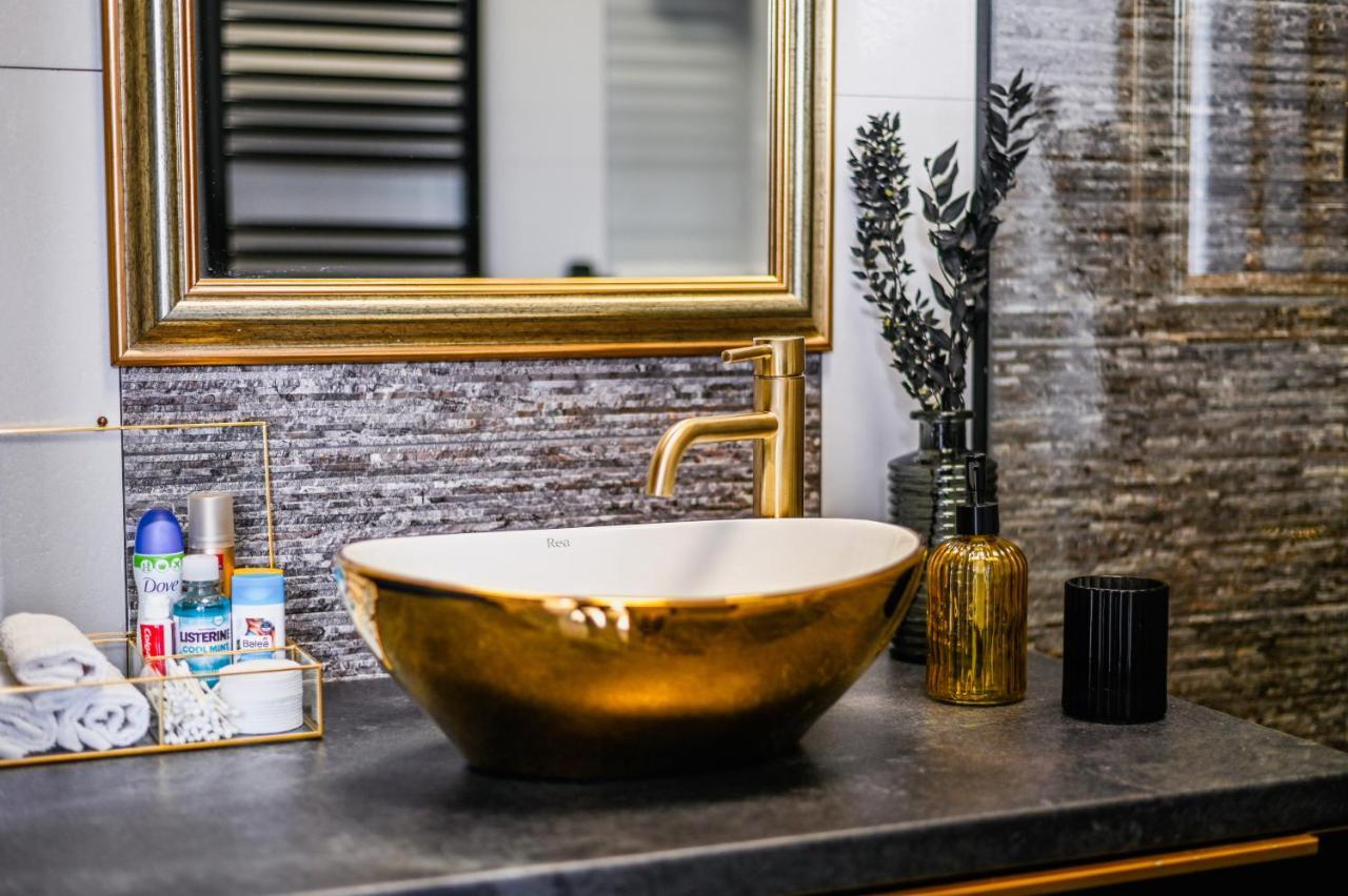 Luxury Apartment In The City Center Bratislava Buitenkant foto
