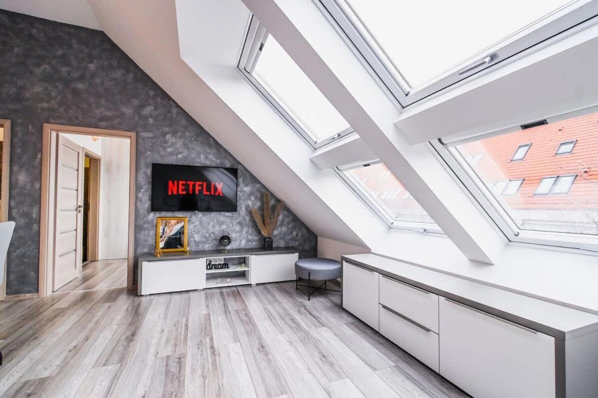Luxury Apartment In The City Center Bratislava Buitenkant foto