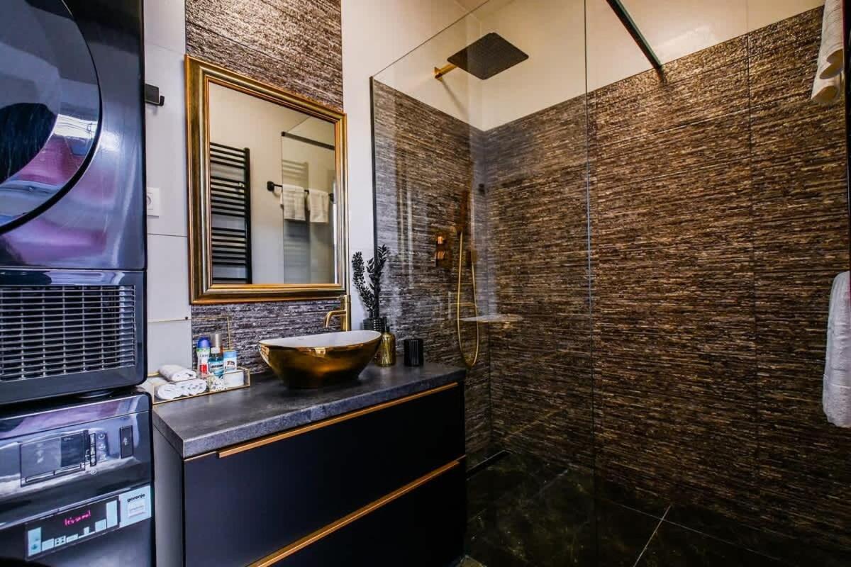 Luxury Apartment In The City Center Bratislava Buitenkant foto