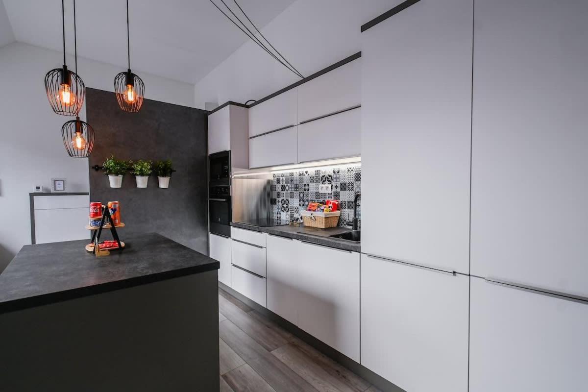 Luxury Apartment In The City Center Bratislava Buitenkant foto